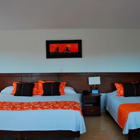 Hotel Hacaritama Colonial ビリャビセンシオ エクステリア 写真