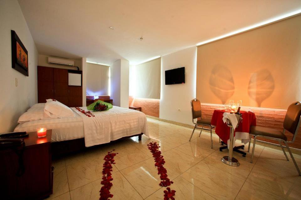 Hotel Hacaritama Colonial ビリャビセンシオ エクステリア 写真