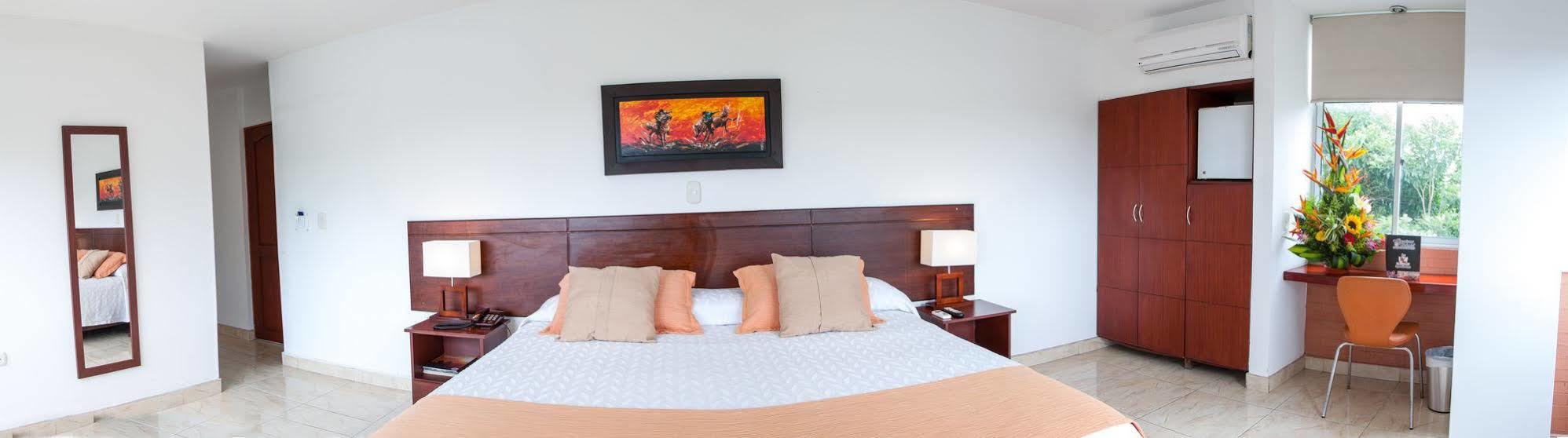 Hotel Hacaritama Colonial ビリャビセンシオ エクステリア 写真