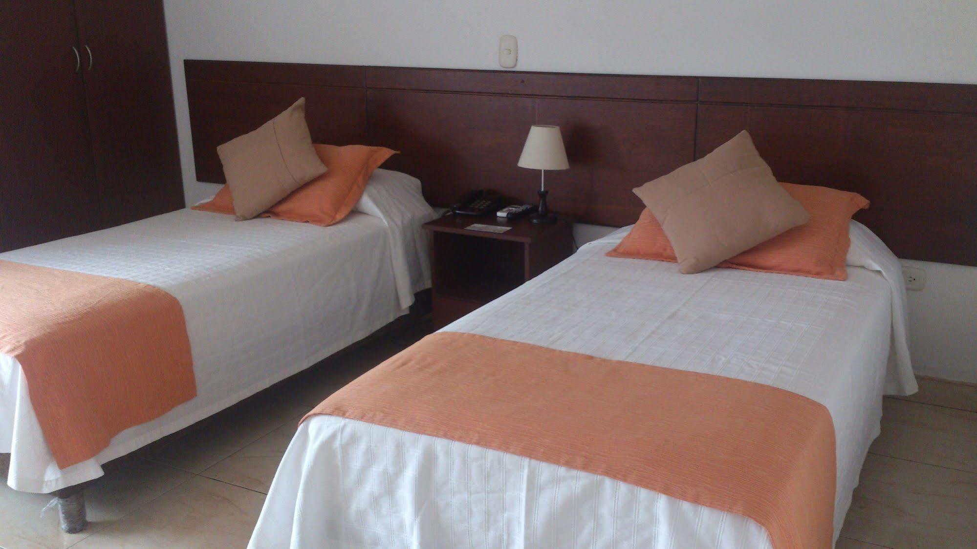 Hotel Hacaritama Colonial ビリャビセンシオ エクステリア 写真