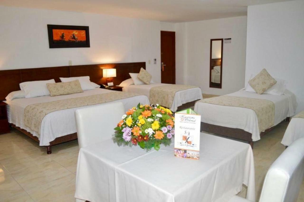 Hotel Hacaritama Colonial ビリャビセンシオ エクステリア 写真